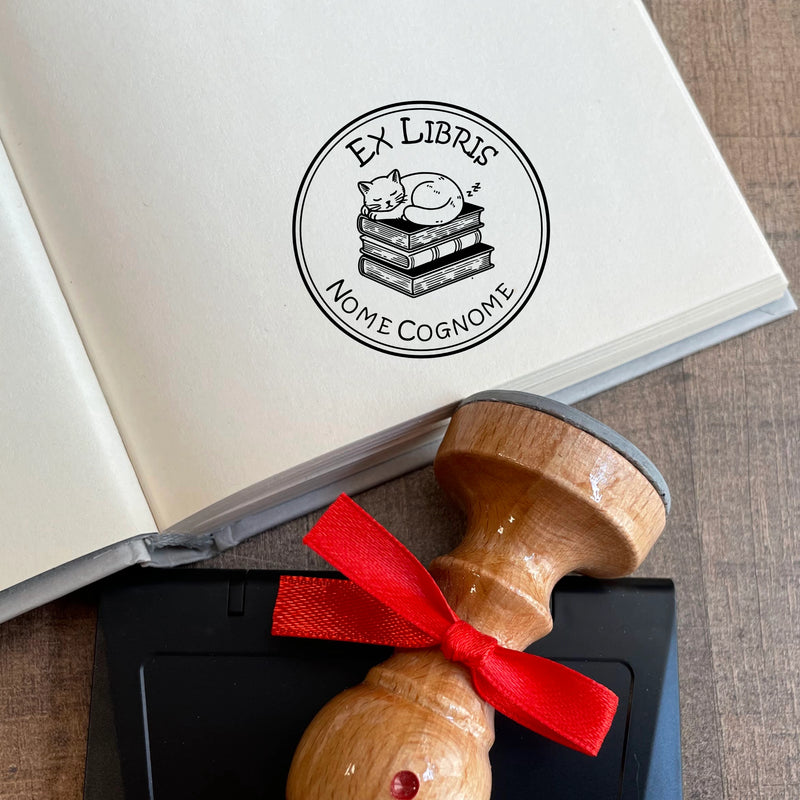 Ex Libris Gatto su Libro